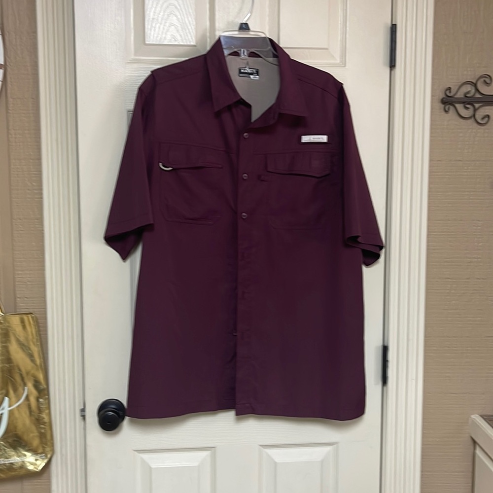 Habit button up shirt. Size large. Great condition!